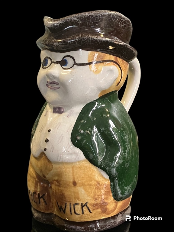 14.5 cm rare color and execution porcelain jug man with mustache in green jacket in burgundy hat
