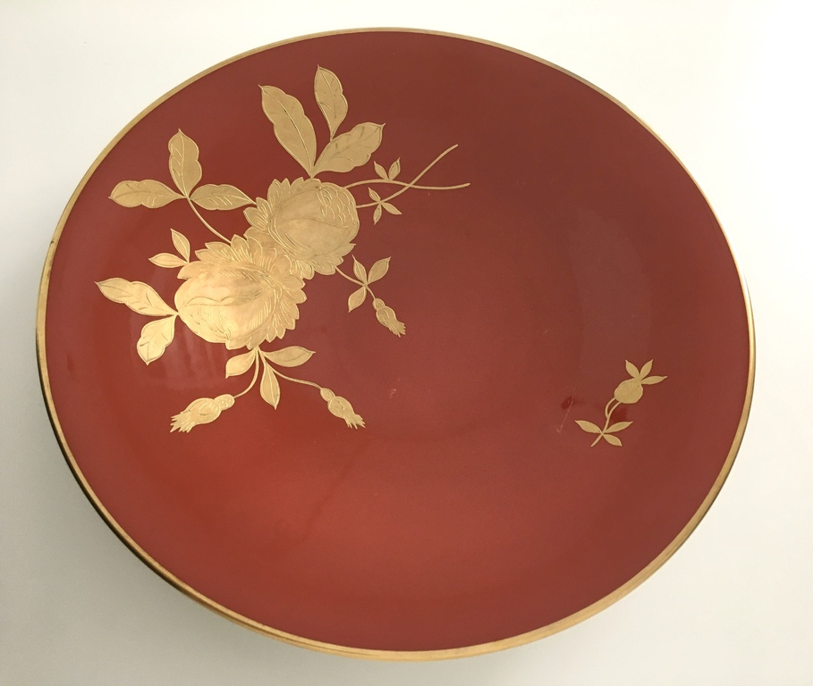 Hertel Jacob Bavaria porcelāna šķīvis ar dekoratīvu zeltījumu, roku darbs