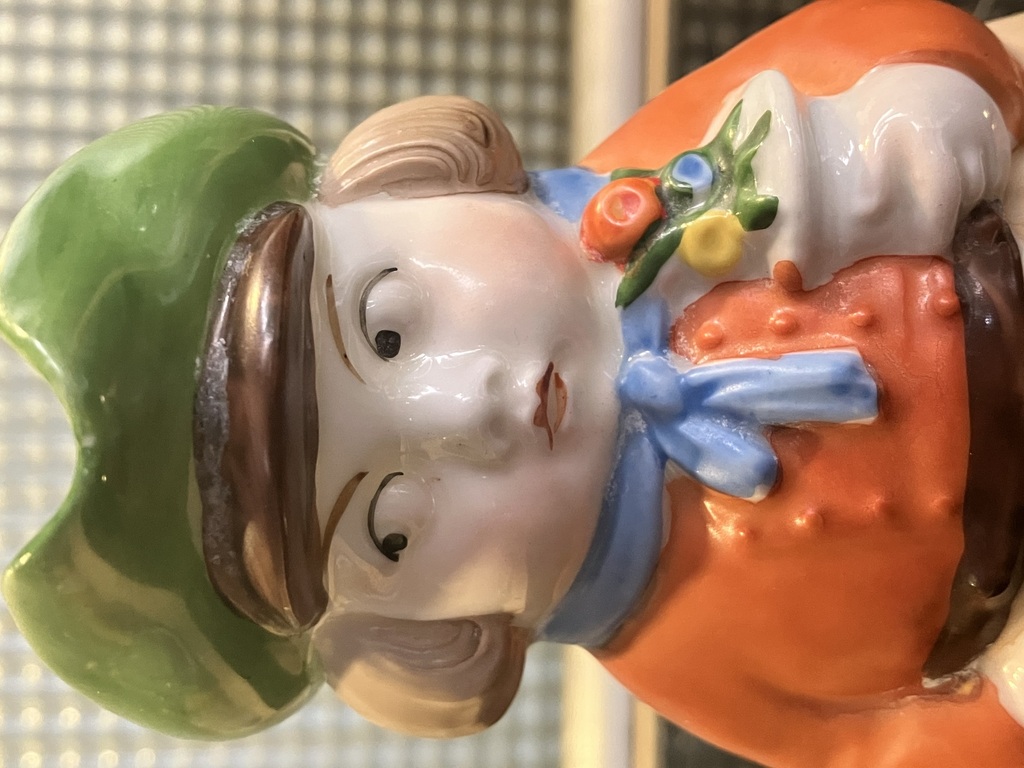  reta art deco porcelana kanniņa jauneklis ar skaisto ziedu pušķi Vācija