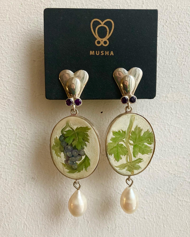 A pair of painted Italian vintage style fly earrings with grapes