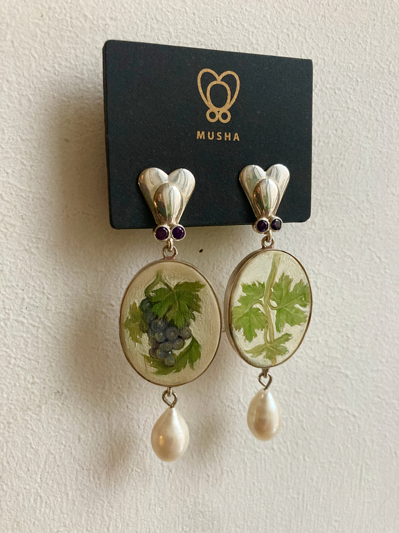 A pair of painted Italian vintage style fly earrings with grapes