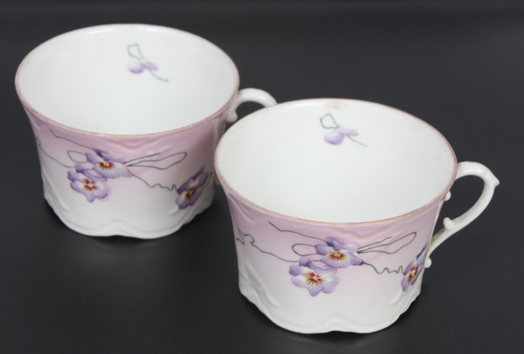 Porcelain cups (2 pcs)