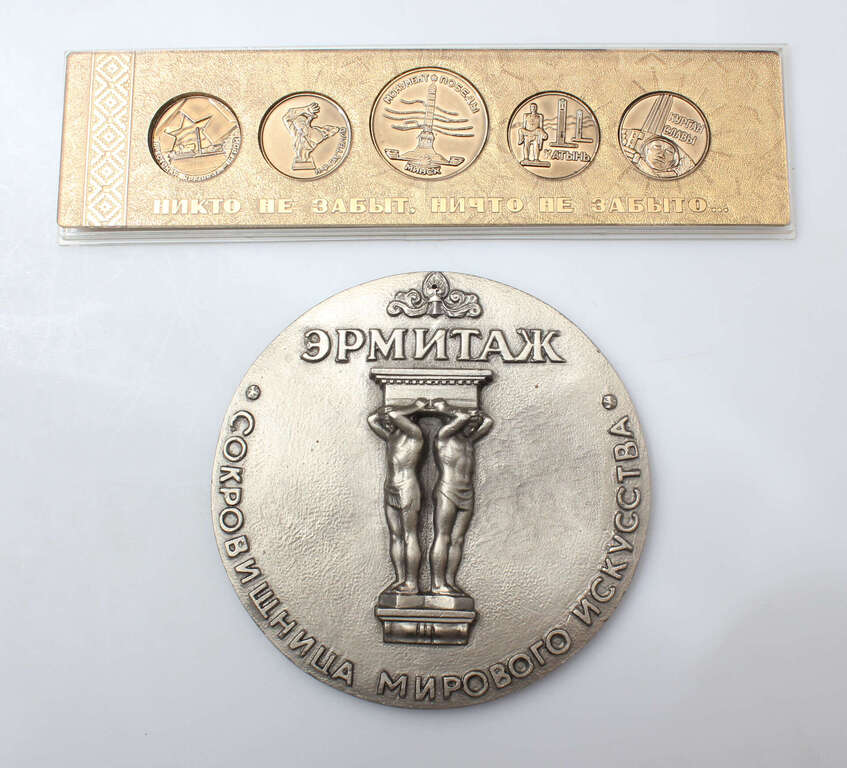 Commemorative medals in original box and metal tab 