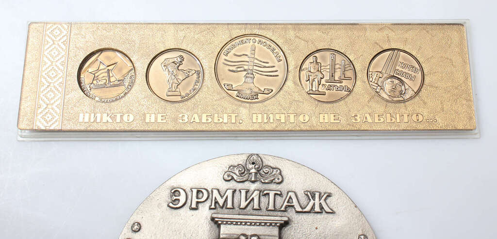Commemorative medals in original box and metal tab 