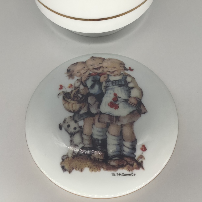 Porcelāna lādīte MJHummel, Vācija