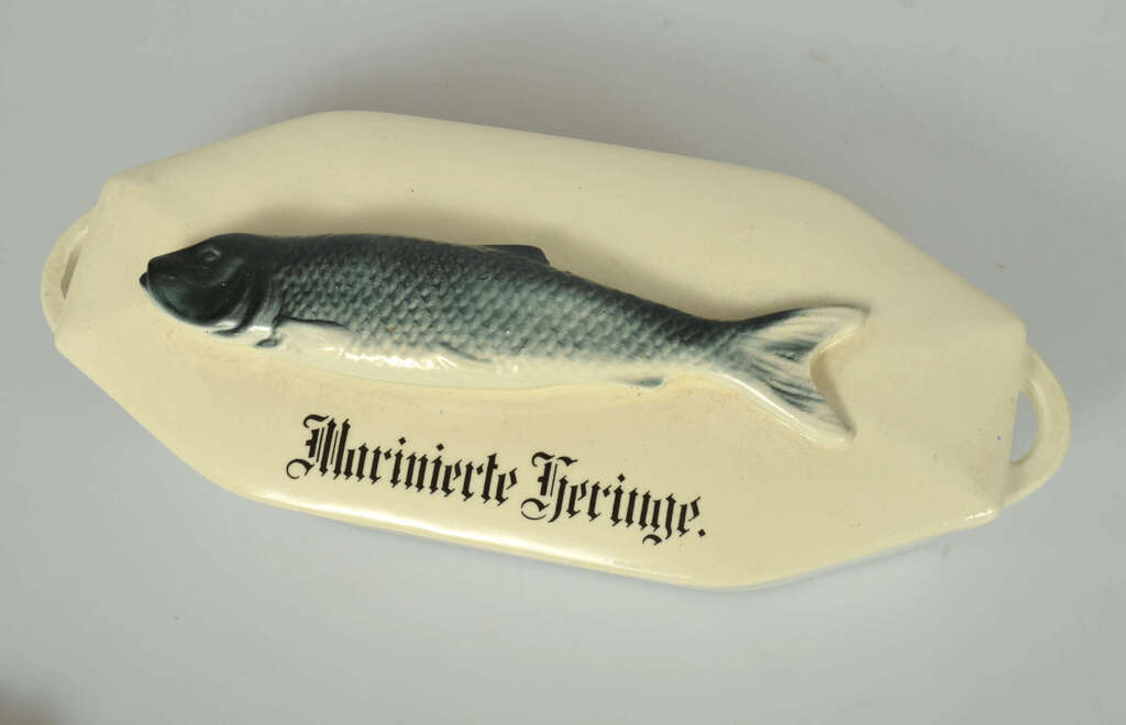 Earthenware vessel with a lid Marinated Herrings