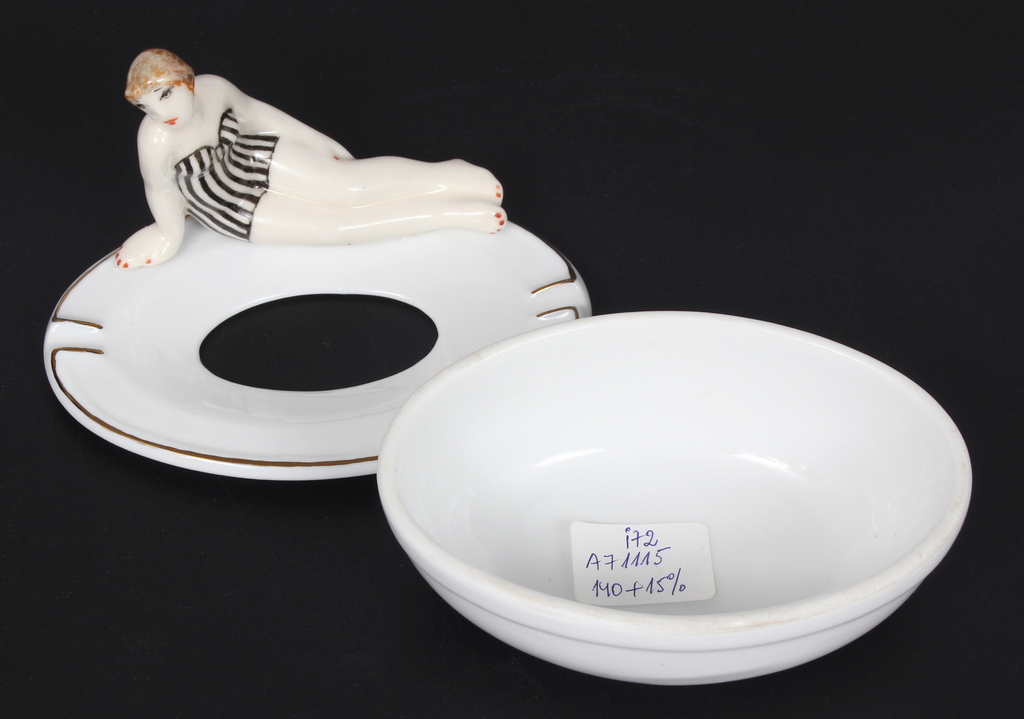 Porcelain ashtray 