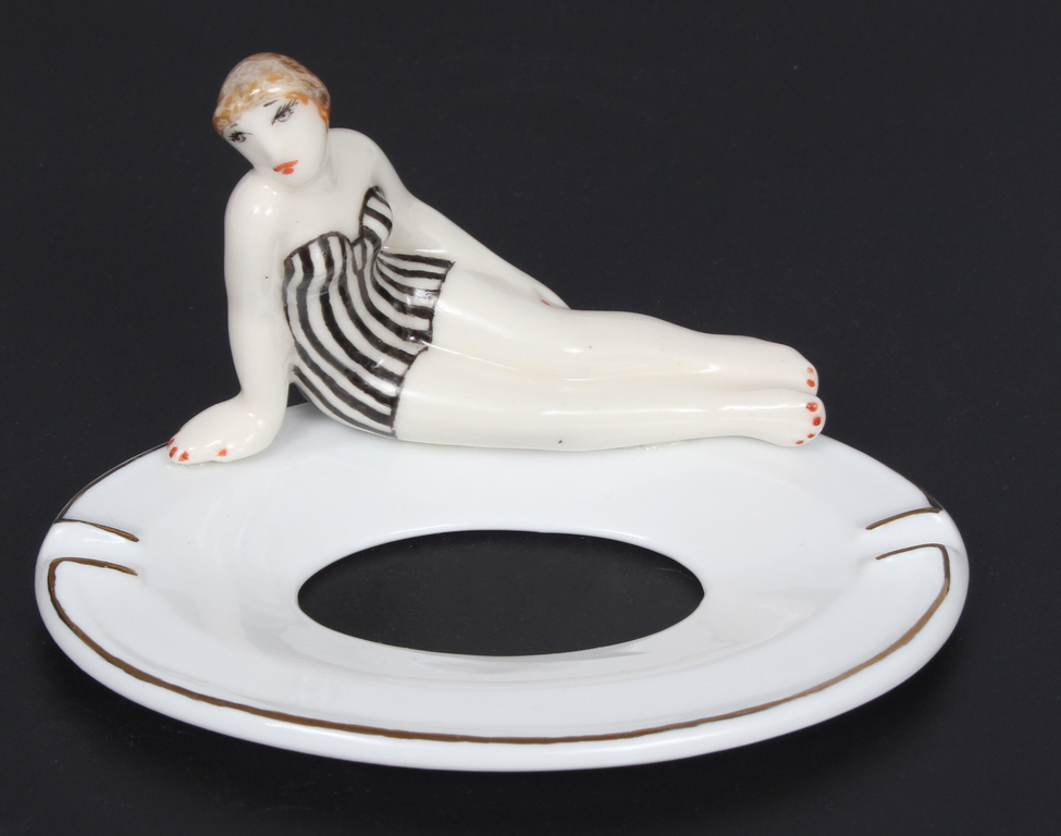 Porcelain ashtray 