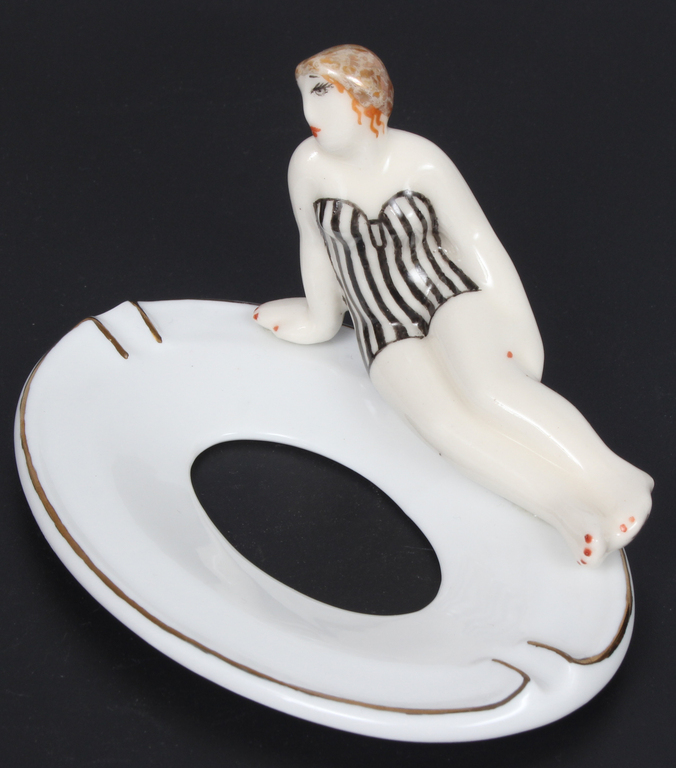 Porcelain ashtray 