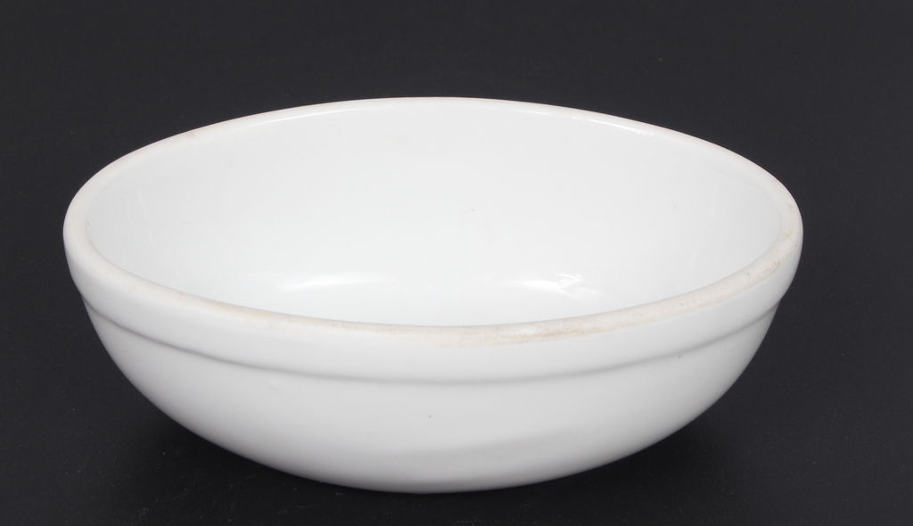 Porcelain ashtray 