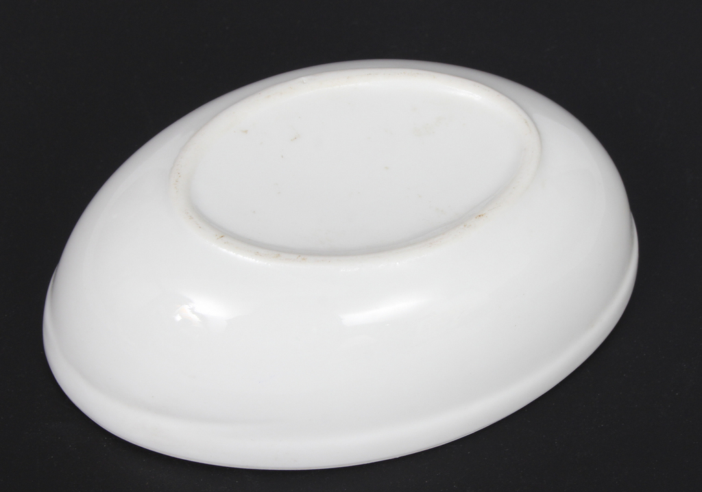 Porcelain ashtray 