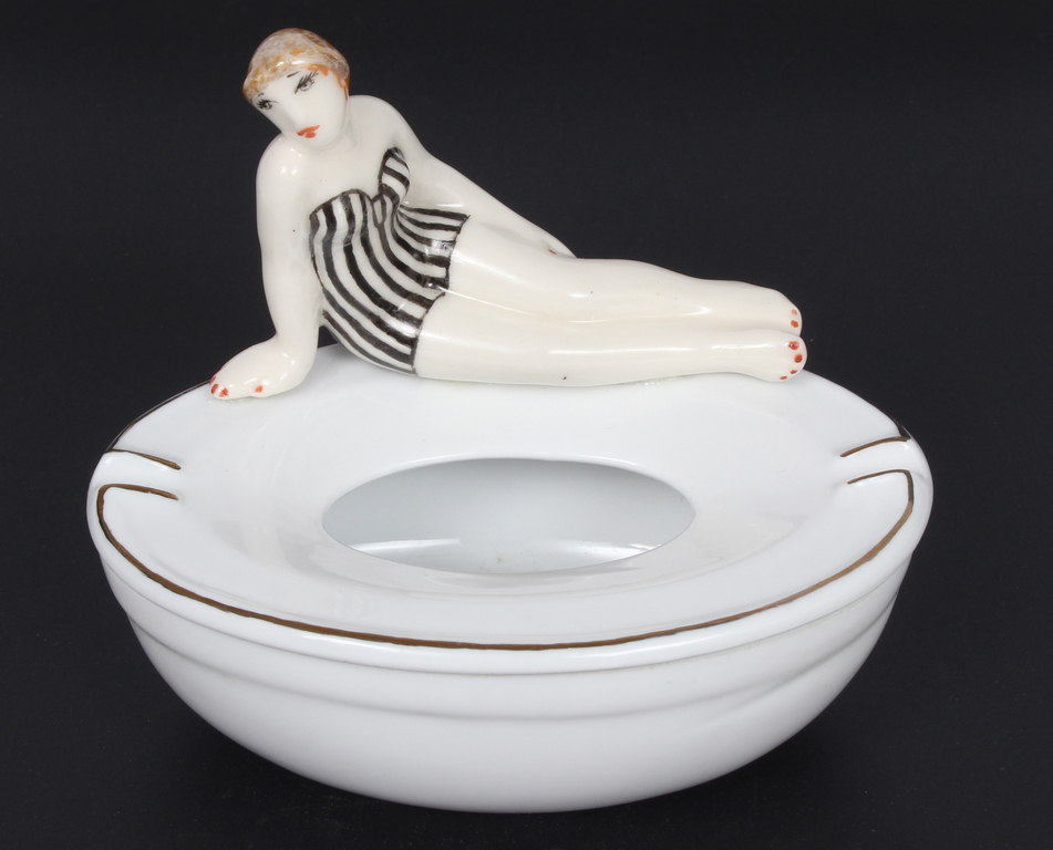 Porcelain ashtray 