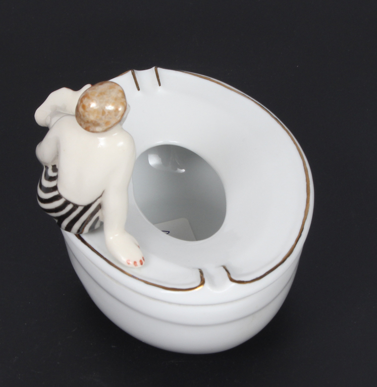 Porcelain ashtray 