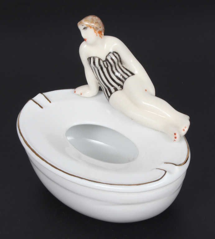 Porcelain ashtray 