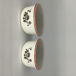 2 salt shakers,Hand-painted.From the service 