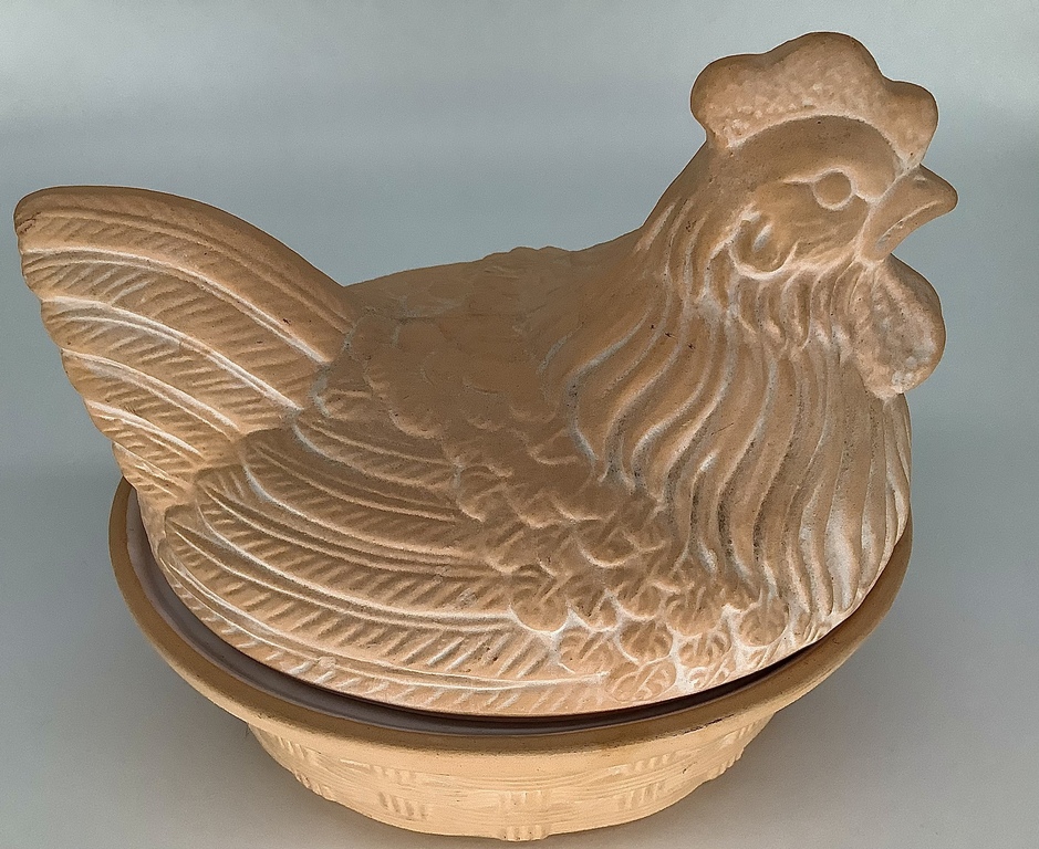 Large chicken for pate.Inside glaze.Last century 20x23 cm