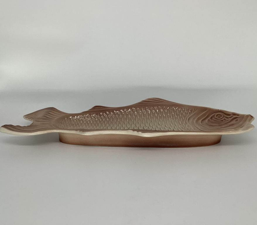 A fish dish. Korosten Porcelain Factory (Ukraine) 1950s.