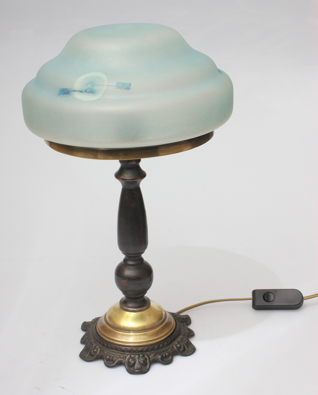 Электрическая лампа в стиле арт-деко