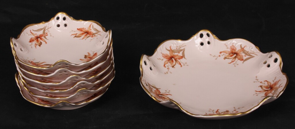 Painted porcelain serving plates (7 pcs.)