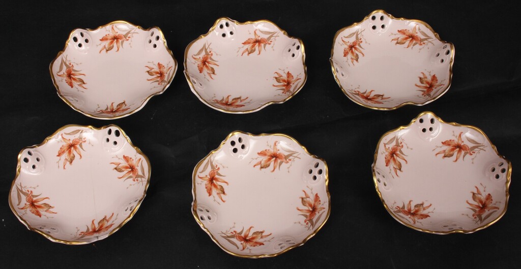 Painted porcelain serving plates (7 pcs.)