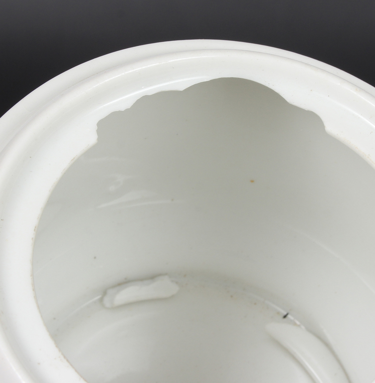 Porcelain sugar bowl (Wih defect)