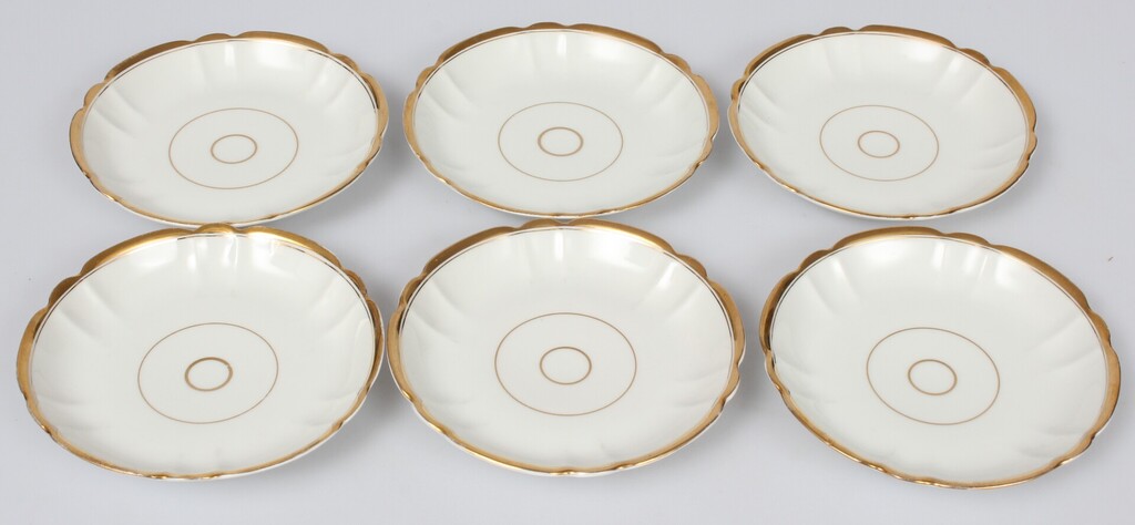 Porcelain plates (6 pcs.)