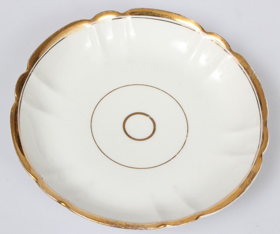 Porcelain plates (6 pcs.)