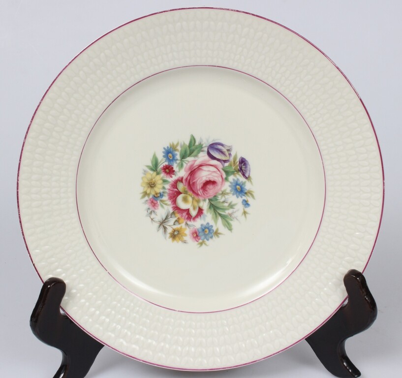 Serving porcelain plate