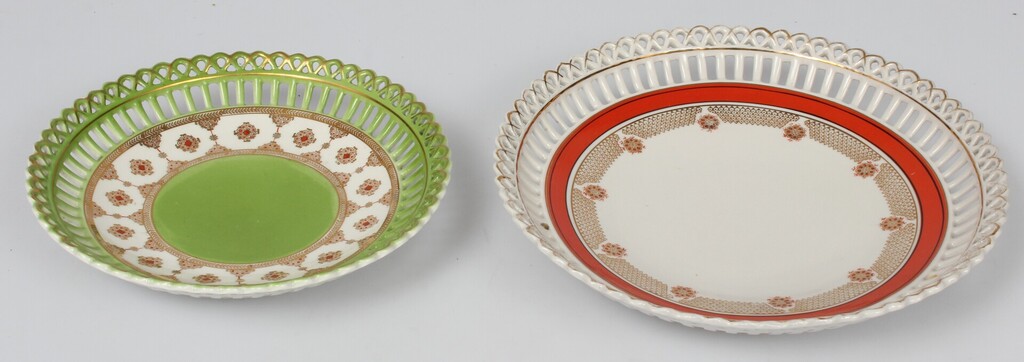 Serving porcelain plates (2 pcs.)