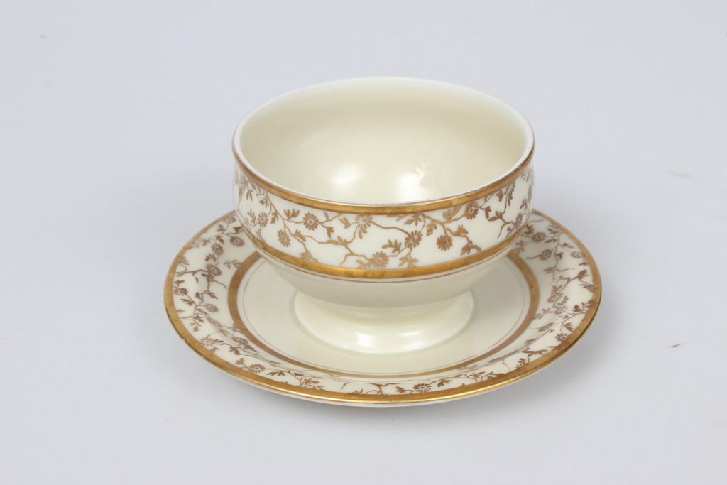 Painted porcelain broth dish