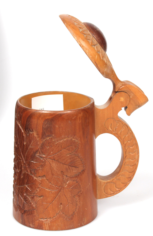 Wooden beer mug with lid
