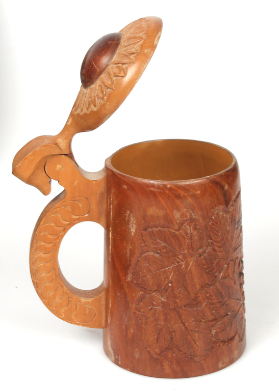 Wooden beer mug with lid