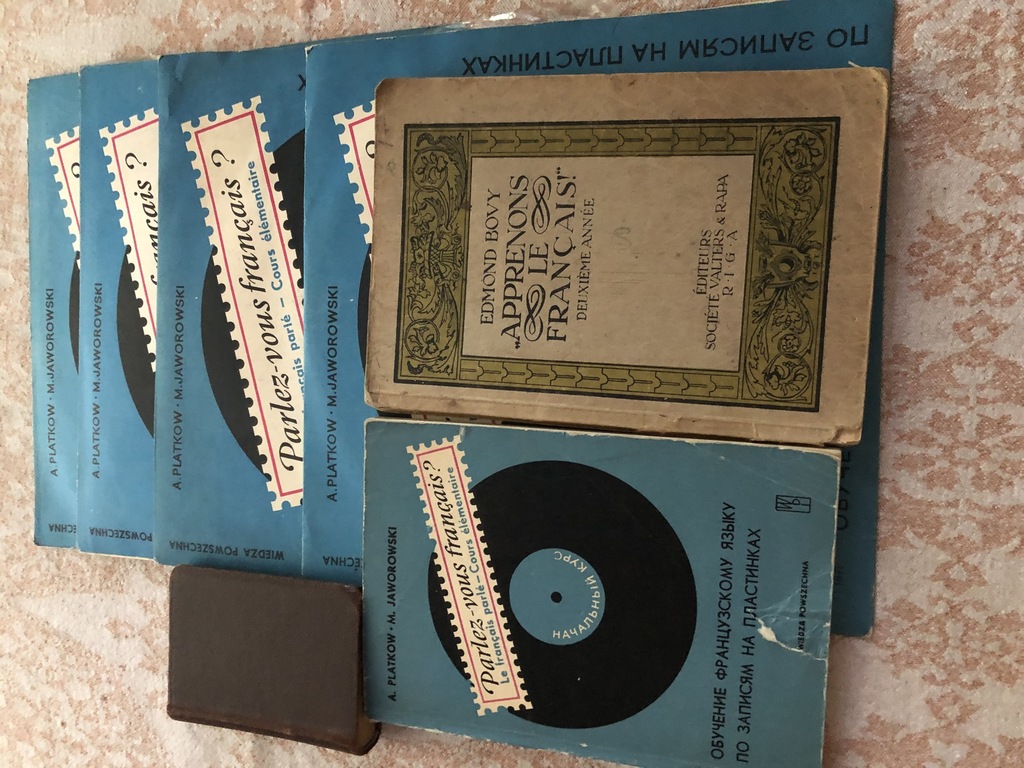 Э. Бови Apprenons le francais! Cours systematique de francais en quatre partys Deuxieme annee, Рига, 1924; DICTIONAIRE DE POCHE FRANCAIS ET RUSSE, Лейпциг, 1913 г. Le francais parle - Cours elementaire Варшава 1965 г. (4 таблички прилагаются)