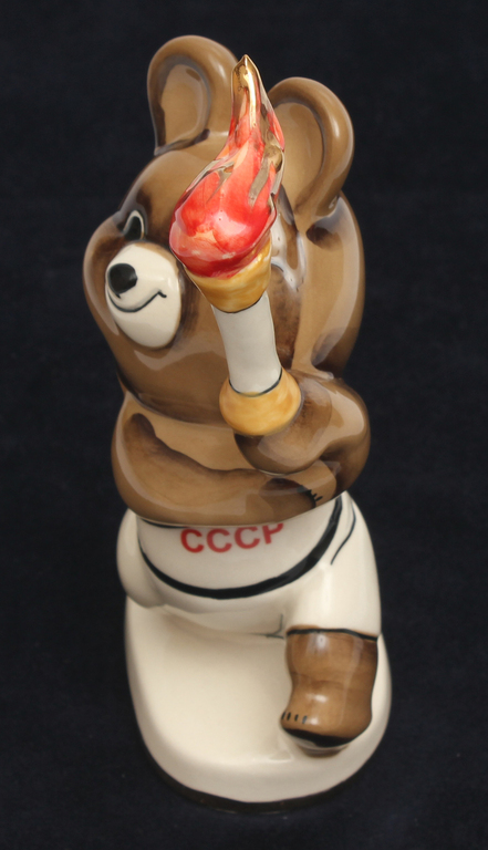 Porcelāna figūriņa ''Olimpiskais lācis ar lāpu''