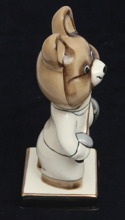 Фарфоровая статуэтка ''Олимпийский медведь-фехтовальщик