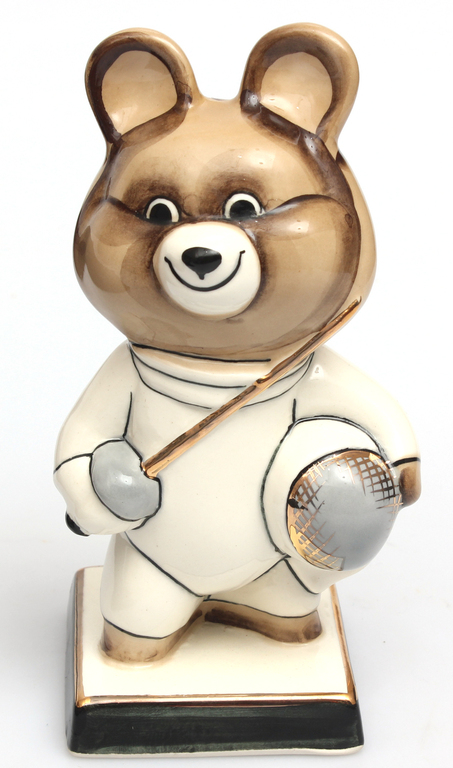Фарфоровая статуэтка ''Олимпийский медведь-фехтовальщик
