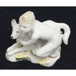 Porcelāna figūra ''Puika ar suni''