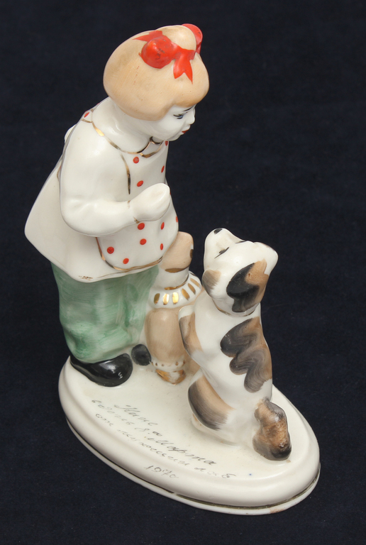 Porcelain figure 