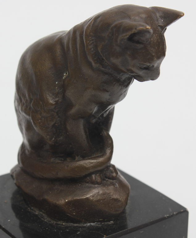 Bronze sculpture on a marble base 