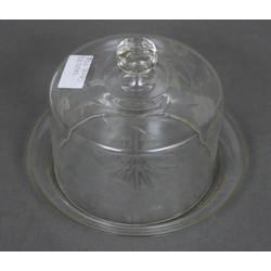 Iļguciema glass butter dish with a lid