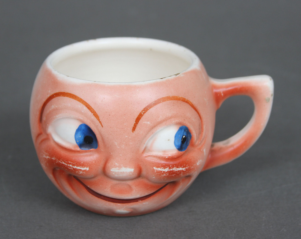 Faience mug 