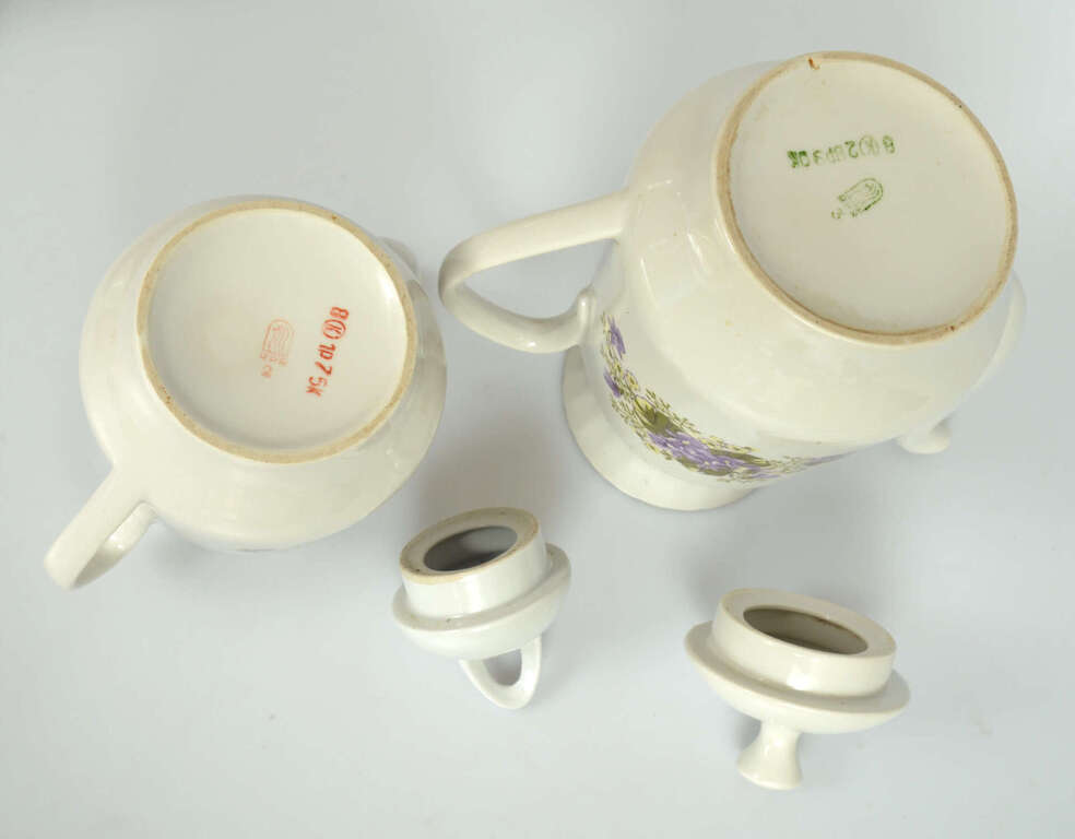 Porcelain teapot and coffee pot