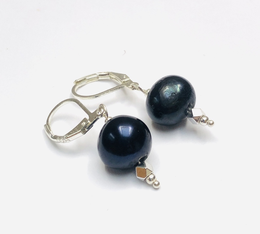 Dark Freshwater Pearl Trio with silver elements and magnetic closure.