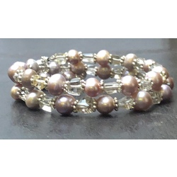 Pink freshwater pearl bracelet with glass elements.