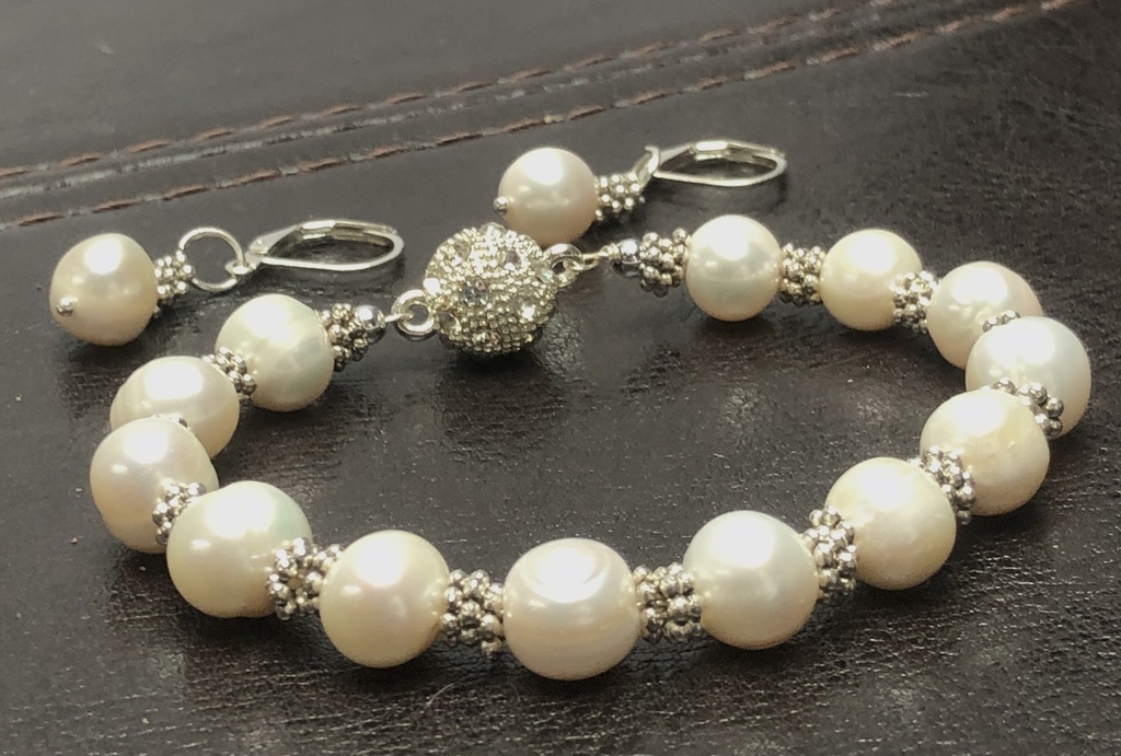 White freshwater pearl bracelet with earrings.