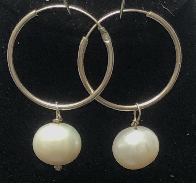 Silver earrings with white freshwater pearl