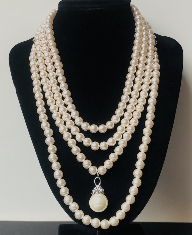 Retro costume jewelry. High quality glass beads.