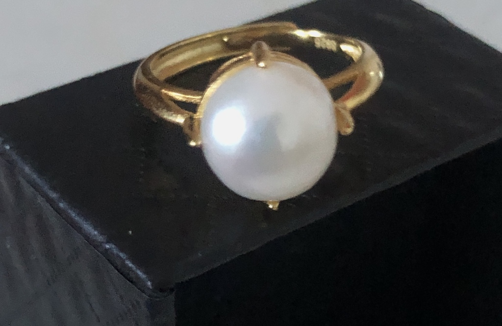 Silver ring with Edison pearl. Pearl size 12mm. The size is adjustable