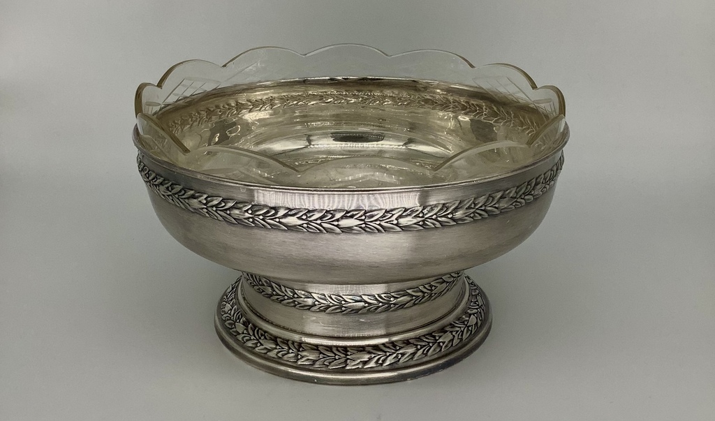 Silver plated fruit bowl with glass insert. Carved glass. Art Deco.