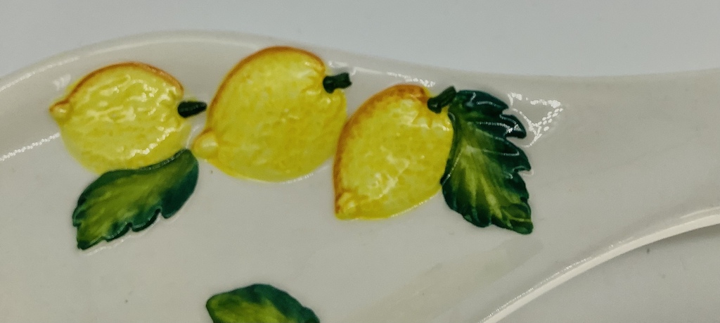 Servēšanas trauks citroniem.27 cm x 12 cm.Neparasta forma.Itālija.Pagājušais gadsimts.